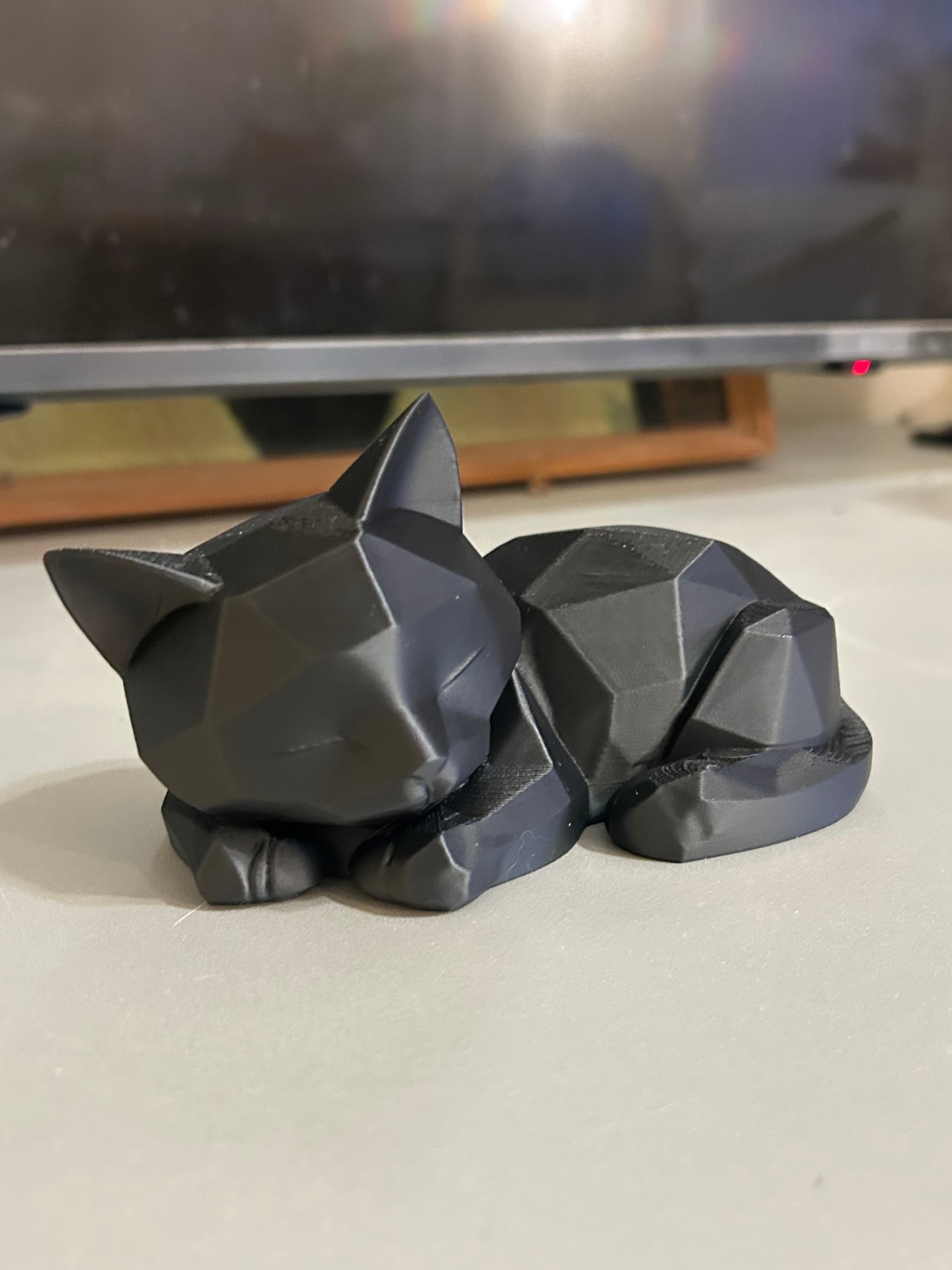 Kaķis / Guļošs / Low Poly